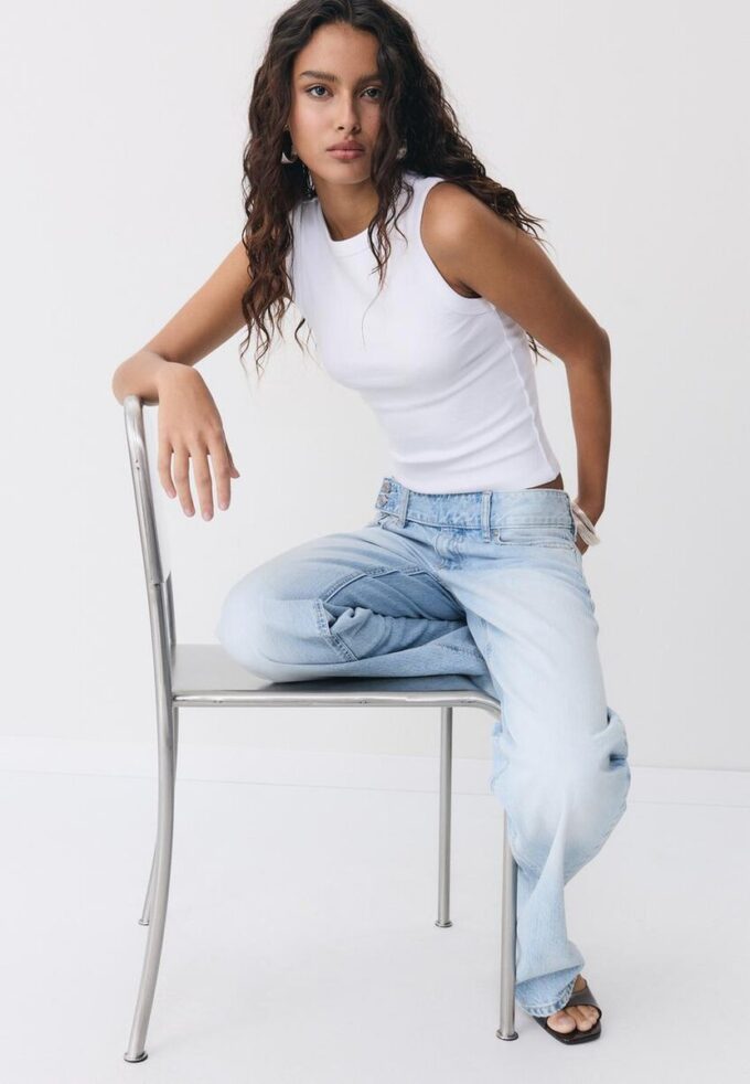 B04 Haut moulant basique sans manches