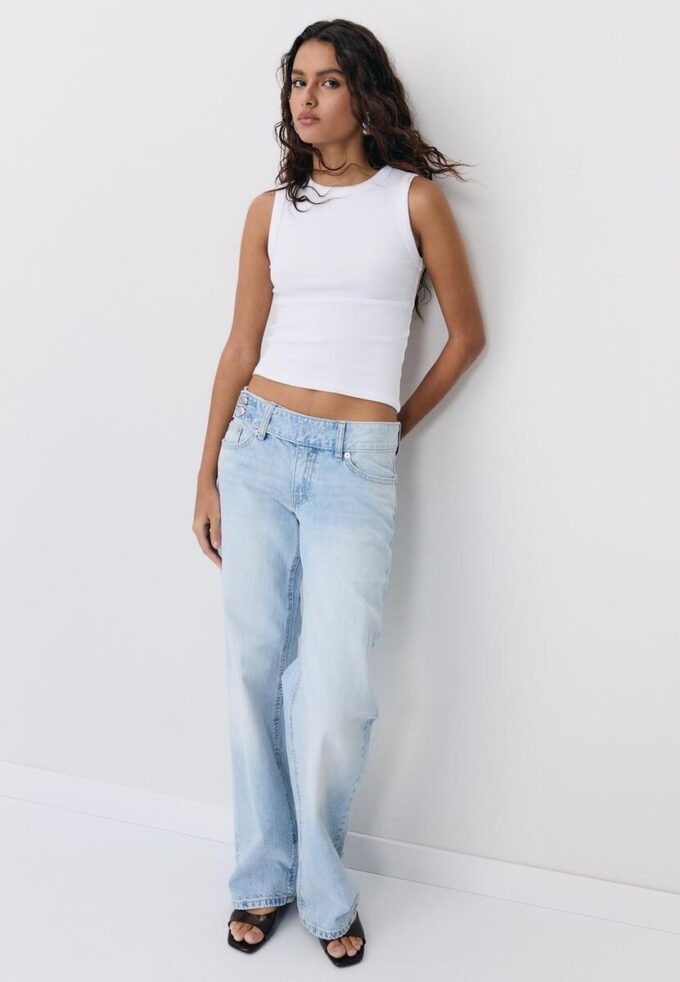 B04 Haut moulant basique sans manches