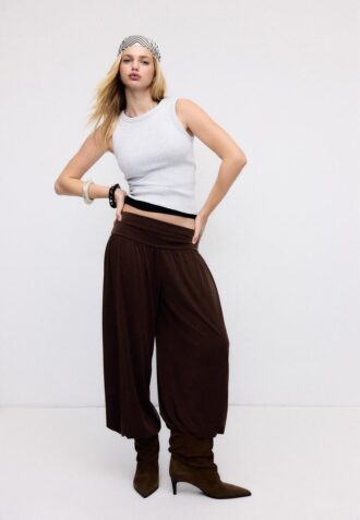 B04 Haut moulant basique sans manches