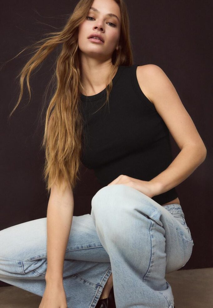 B04 Haut moulant basique sans manches B04 Haut moulant basique sans manches