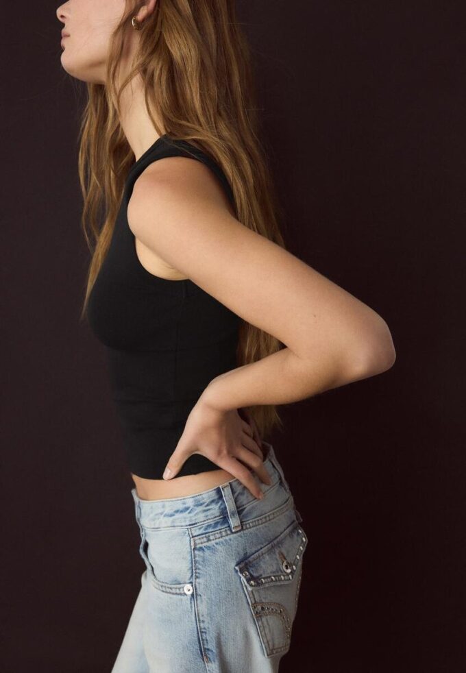 B04 Haut moulant basique sans manches B04 Haut moulant basique sans manches