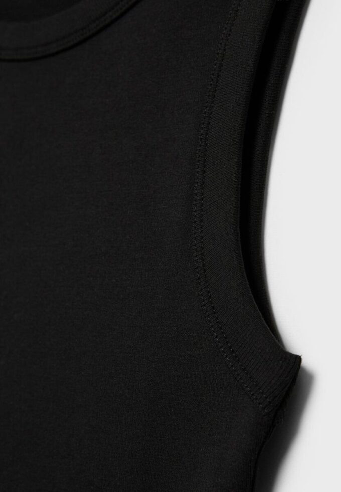 B04 Haut moulant basique sans manches B04 Haut moulant basique sans manches