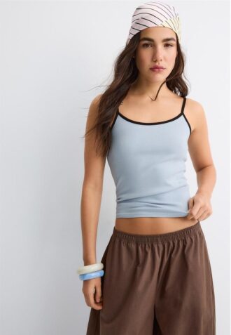 B07 Hauts à bretelles côtelées