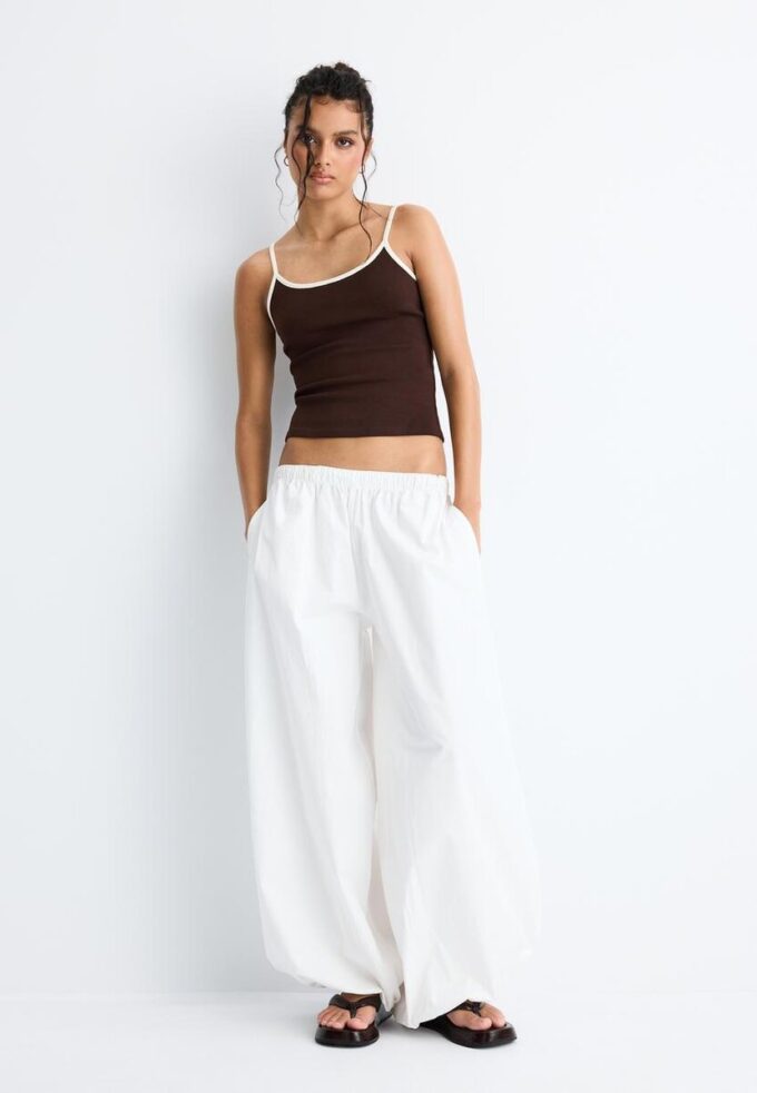 B07 Hauts à bretelles côtelées B07 Hauts à bretelles côtelées