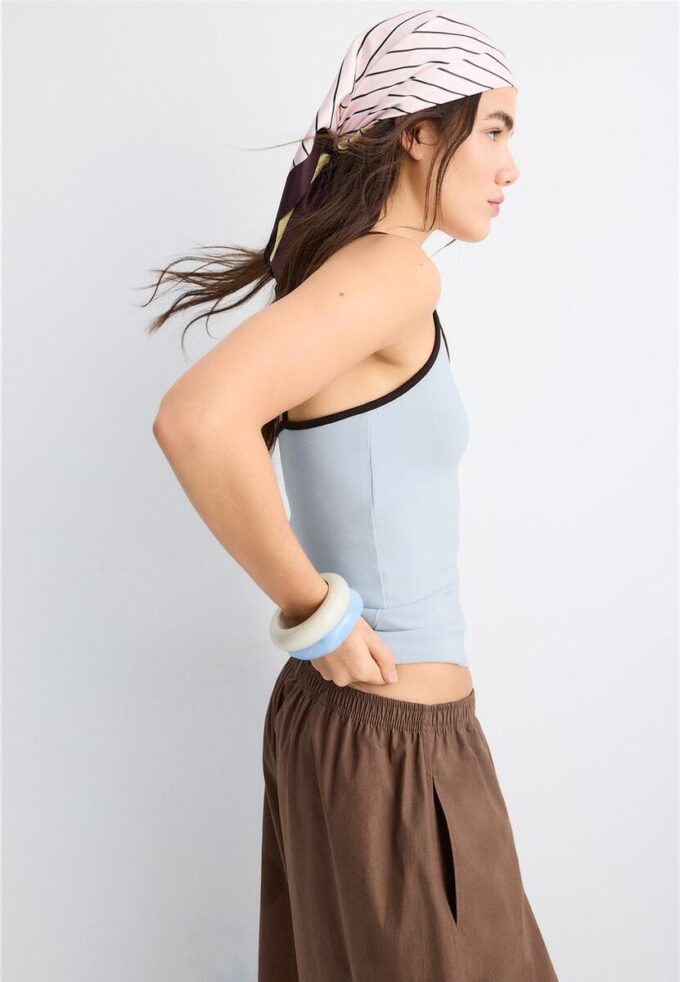 B07 Hauts à bretelles côtelées B07 Hauts à bretelles côtelées