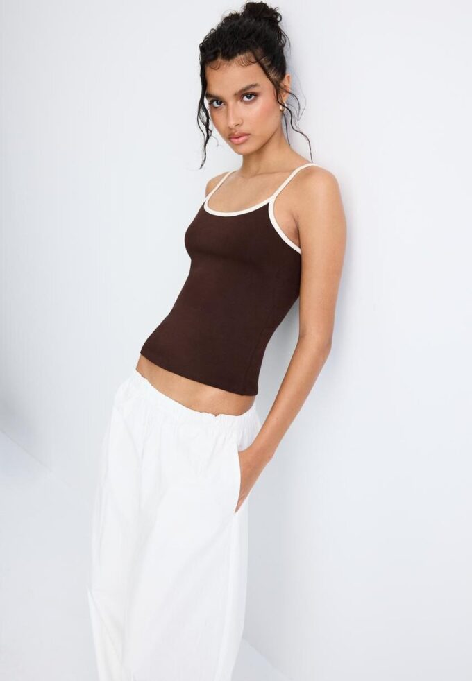 B07 Hauts à bretelles côtelées B07 Hauts à bretelles côtelées