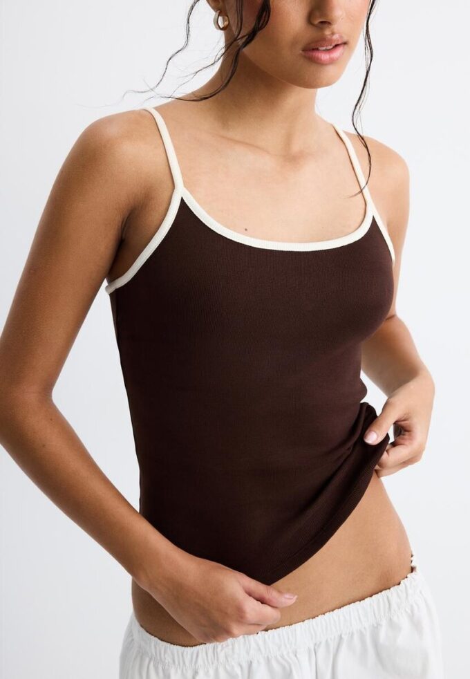 B07 Hauts à bretelles côtelées B07 Hauts à bretelles côtelées