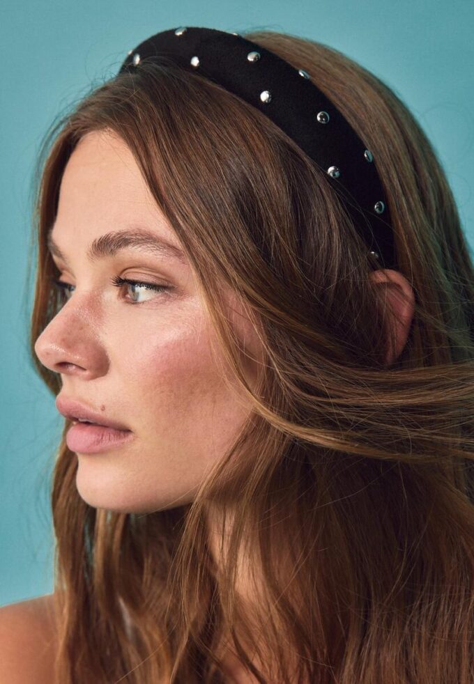 Bandeau volumineux clouté