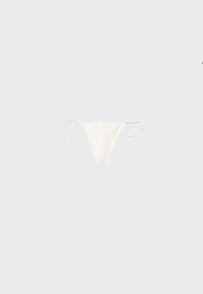 Bas de bikini brésilien large clouté Bas de bikini brésilien large clouté