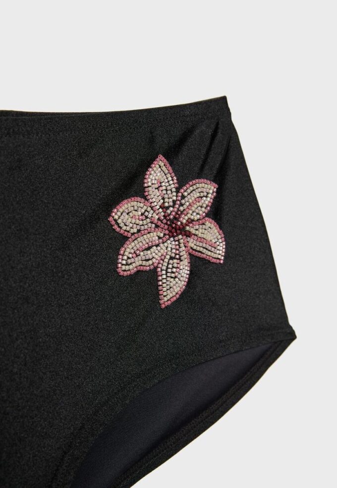 Bas de bikini hot-pant à fleurs brodées Bas de bikini hot-pant à fleurs brodées