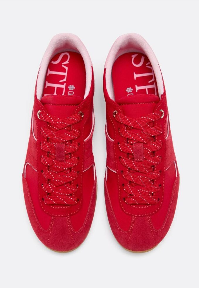 Baskets à semelle plate avec détails en cuir Baskets à semelle plate avec détails en cuir