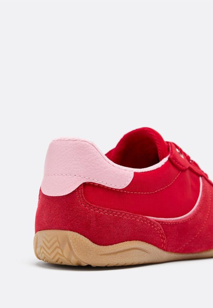 Baskets à semelle plate avec détails en cuir Baskets à semelle plate avec détails en cuir