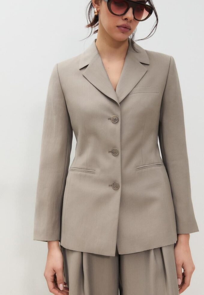Blazer ajusté à 3 boutons Blazer ajusté à 3 boutons
