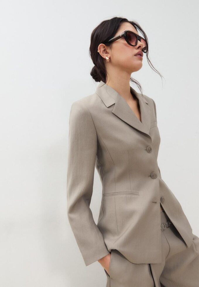 Blazer ajusté à 3 boutons Blazer ajusté à 3 boutons