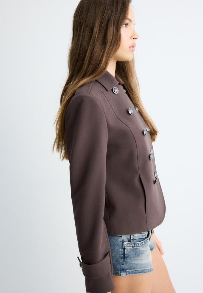 Blazer à boutons gravés