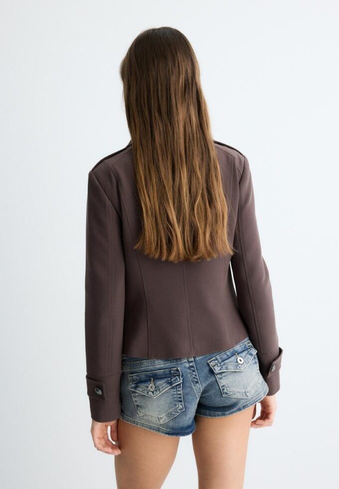 Blazer à boutons gravés