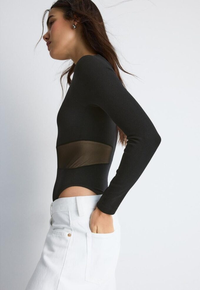 Body asymétrique avec détails transparents