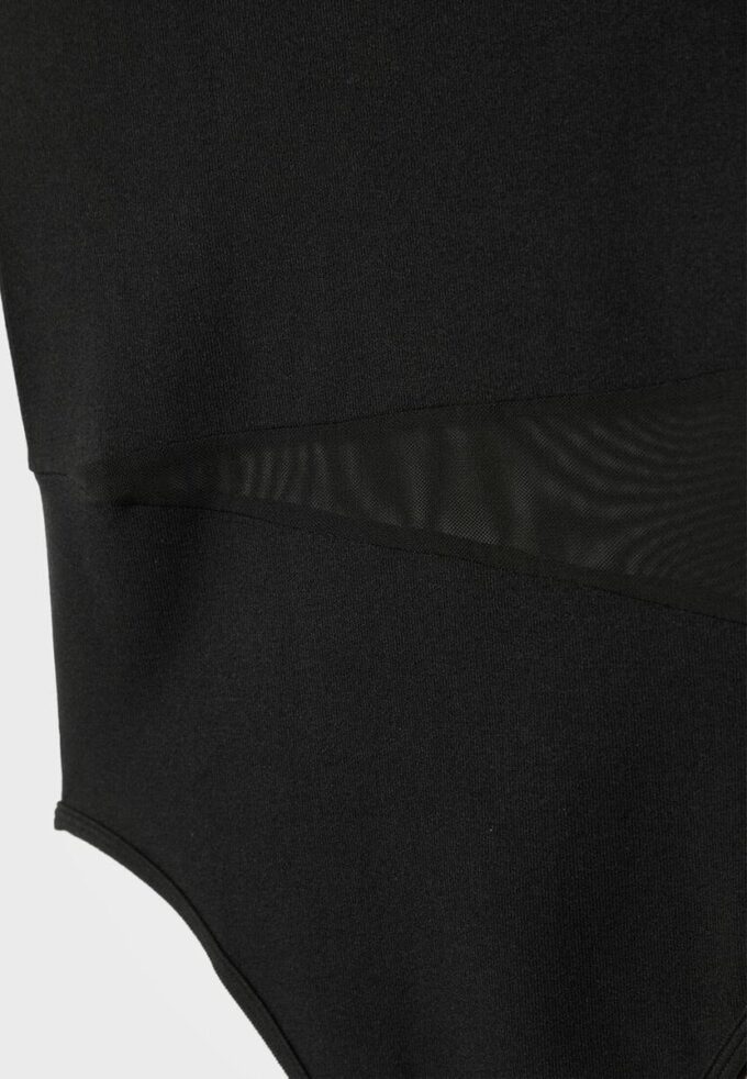 Body asymétrique avec détails transparents