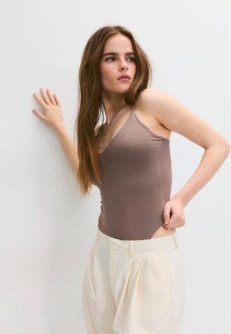 Body à bretelles et col en V