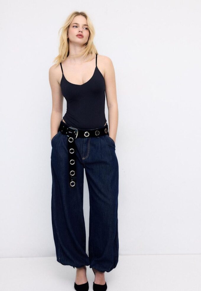 Body à bretelles et col en V Body à bretelles et col en V