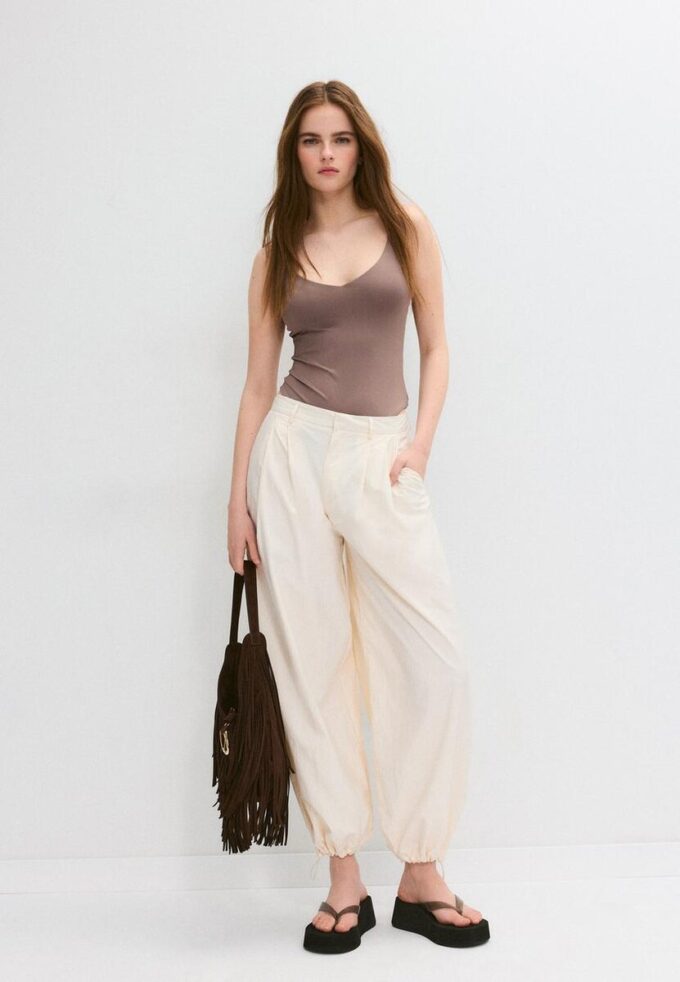 Body à bretelles et col en V Body à bretelles et col en V