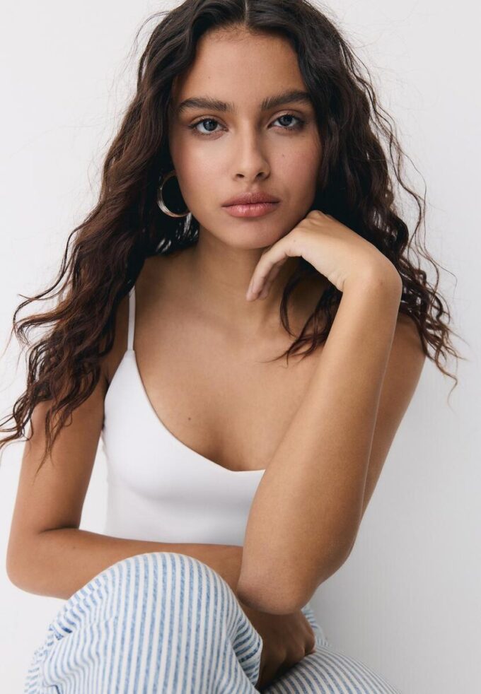 Body à bretelles et col en V Body à bretelles et col en V