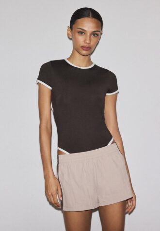 Body à découpes dans le dos