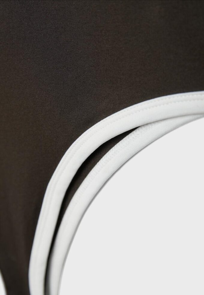 Body à découpes dans le dos Body à découpes dans le dos