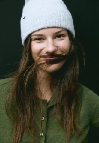 Bonnet côtelé avec plaque