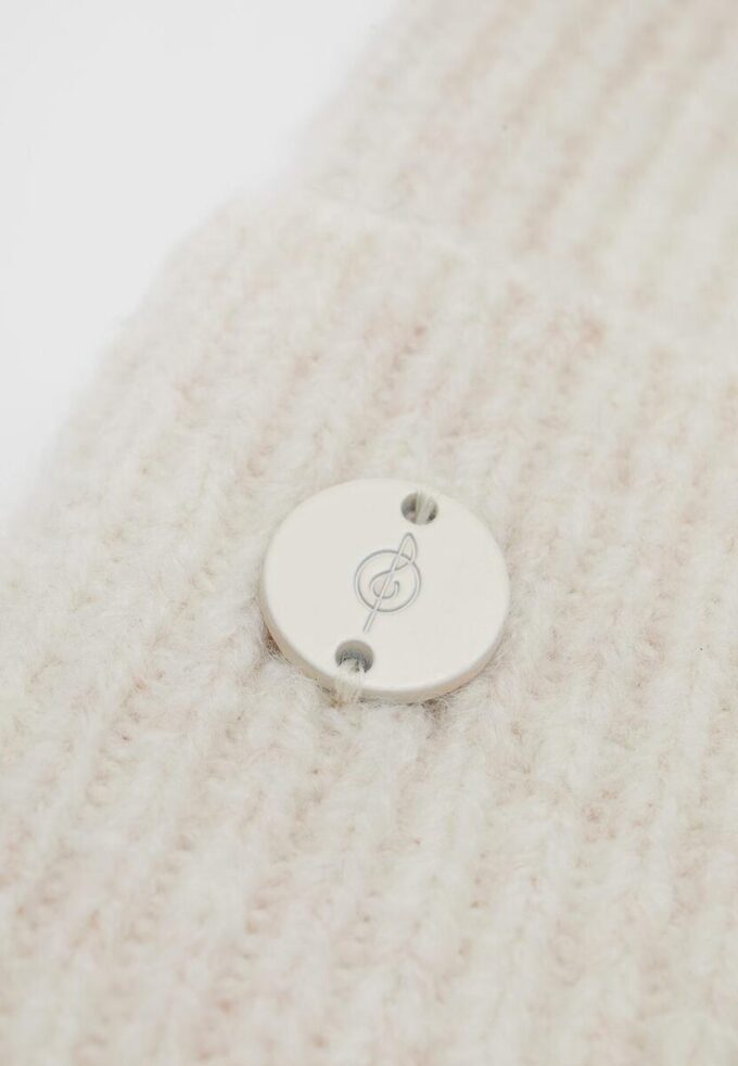 Bonnet côtelé avec plaque