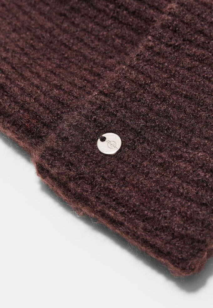 Bonnet côtelé avec plaque