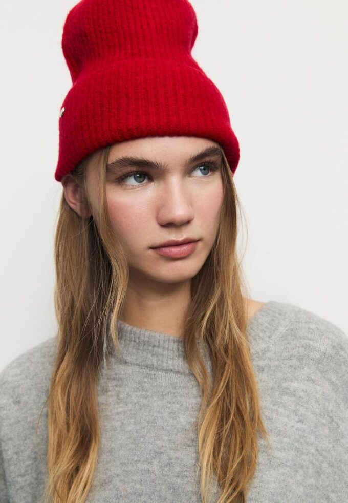 Bonnet côtelé avec plaque