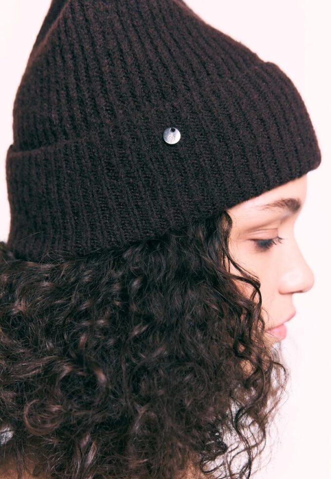 Bonnet côtelé avec plaque