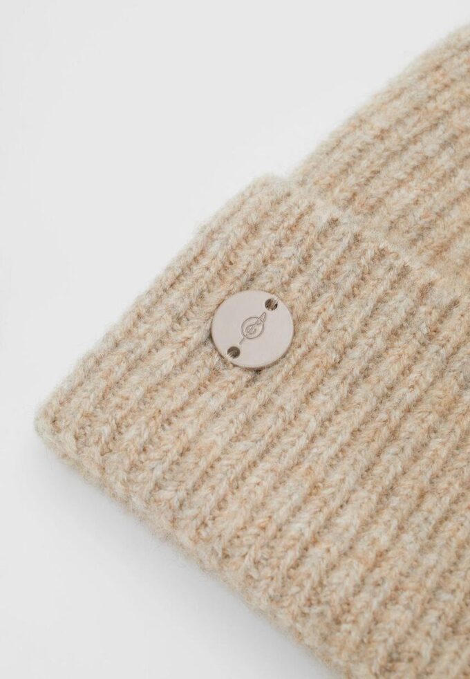 Bonnet côtelé avec plaque