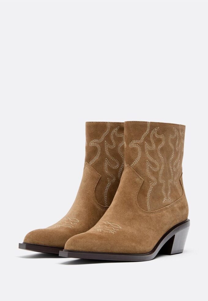 Bottines en cuir à talons style cowboy Bottines en cuir à talons style cowboy