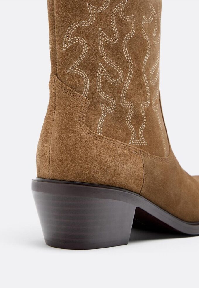 Bottines en cuir à talons style cowboy Bottines en cuir à talons style cowboy