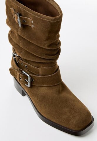 Bottines plates en cuir à boucle