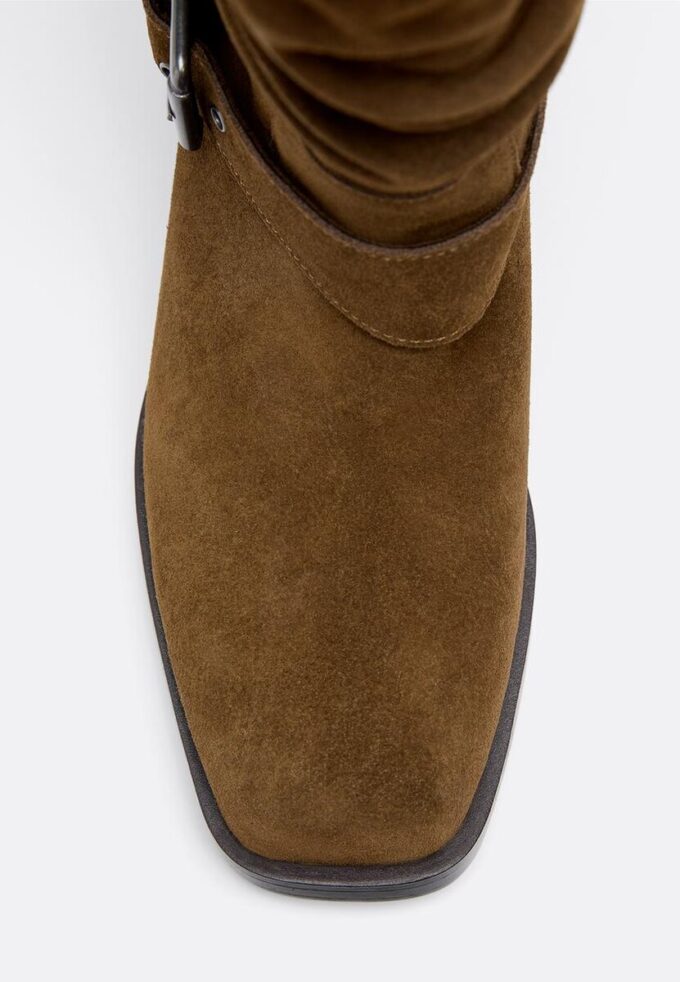 Bottines plates en cuir à boucle