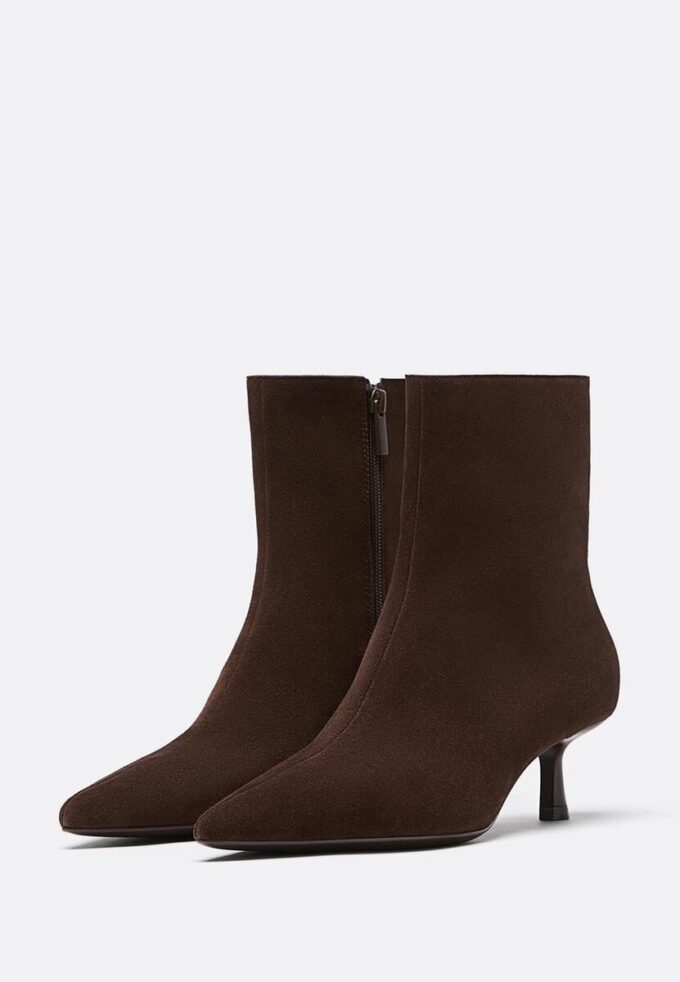 Bottines à talons aiguilles en cuir refendu