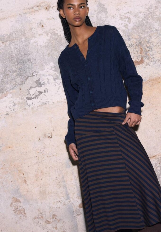 Cardigan en maille torsadée boutonné Cardigan en maille torsadée boutonné