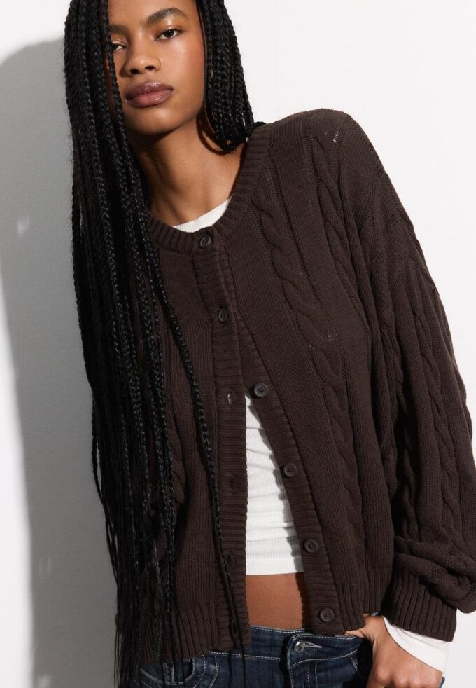 Cardigan en maille torsadée boutonné Cardigan en maille torsadée boutonné