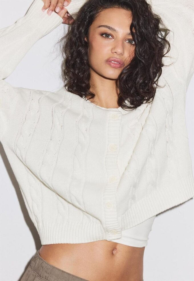 Cardigan en maille torsadée boutonné Cardigan en maille torsadée boutonné