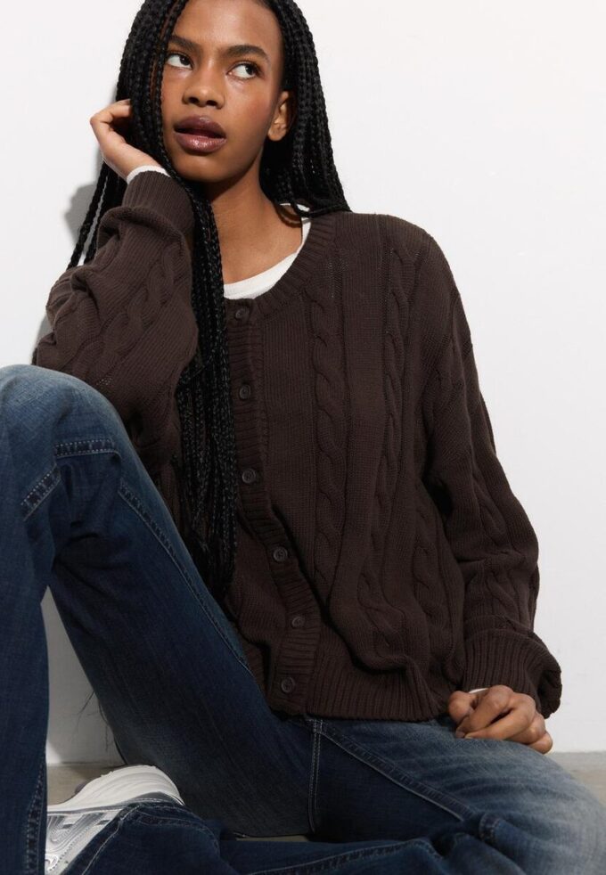 Cardigan en maille torsadée boutonné Cardigan en maille torsadée boutonné