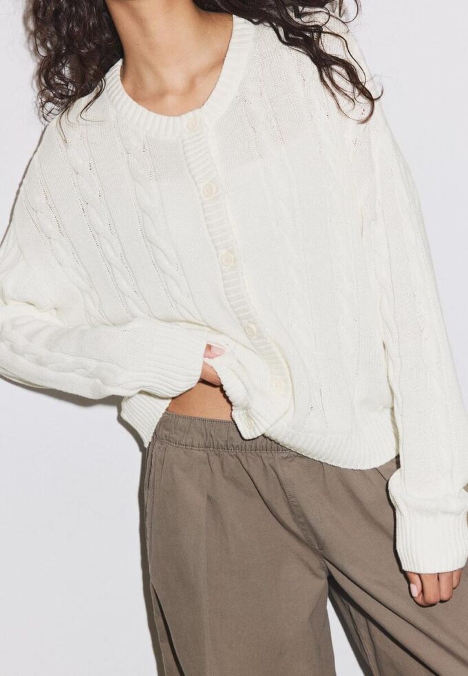 Cardigan en maille torsadée boutonné Cardigan en maille torsadée boutonné