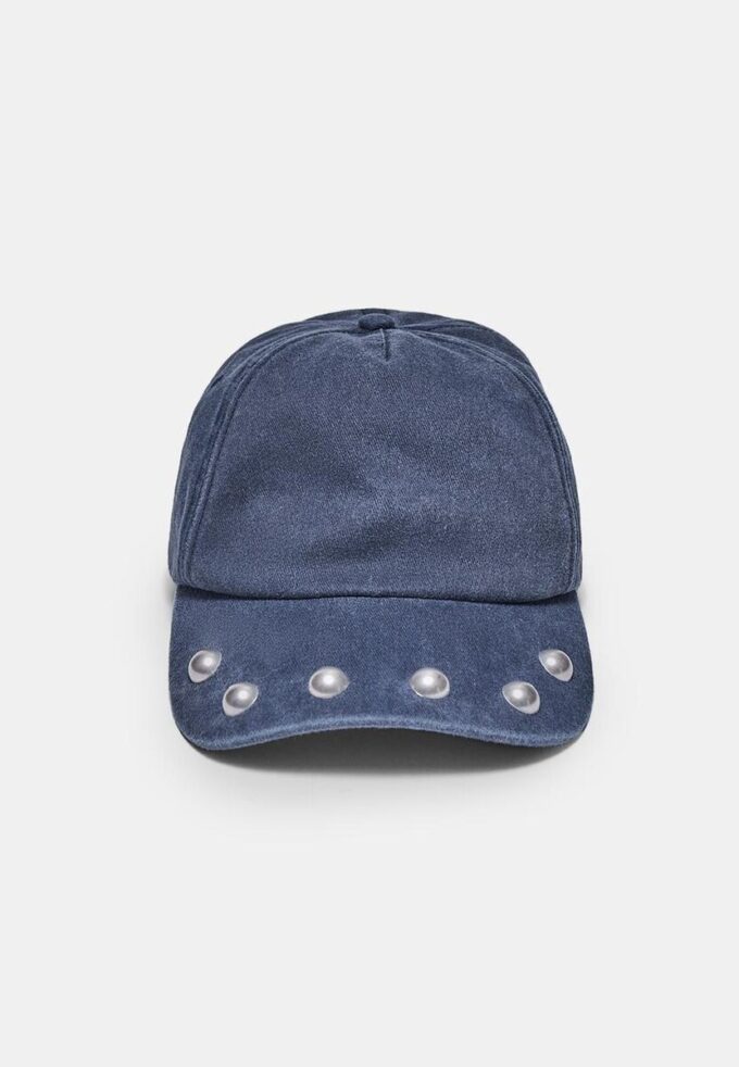 Casquette cloutée effet délavé