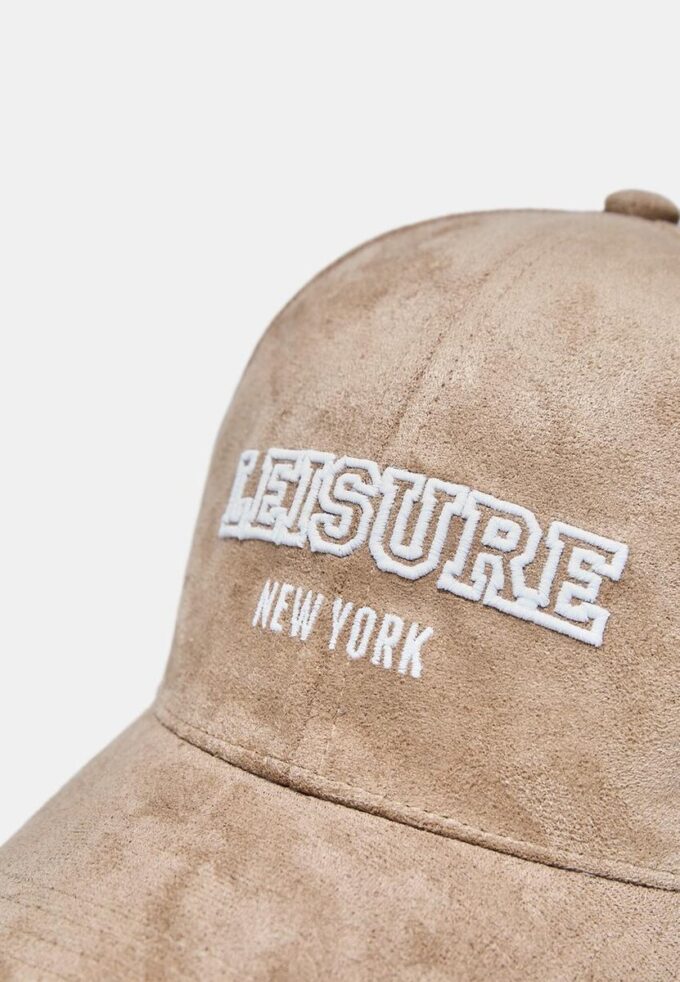 Casquette en simili-suède avec slogan