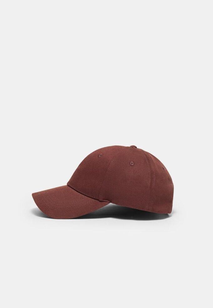 Casquette à épingles