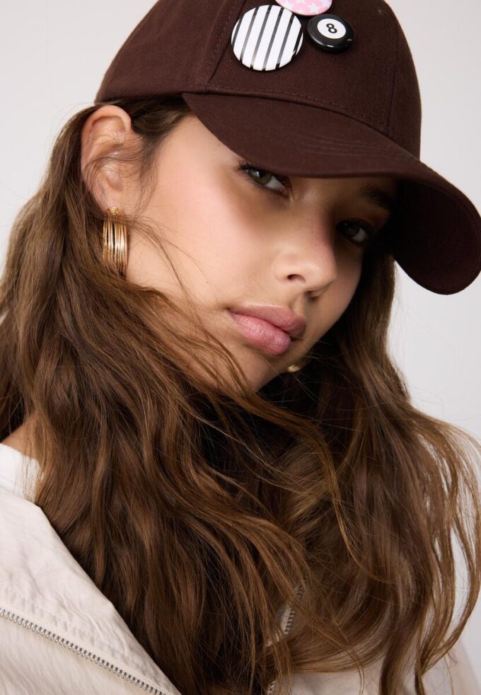 Casquette à épingles