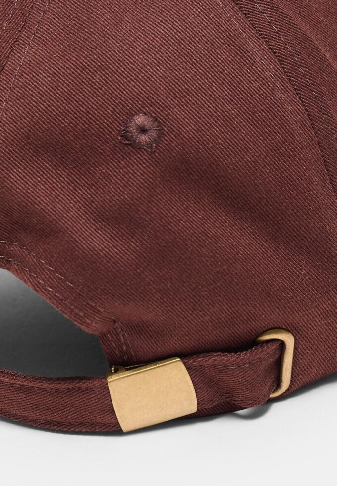 Casquette à épingles