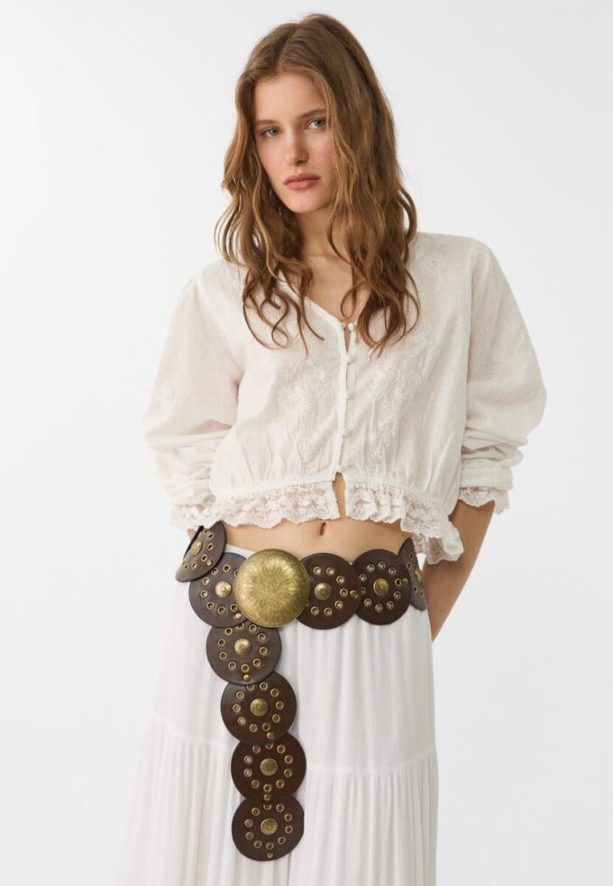 Ceinture cloutée avec plaque